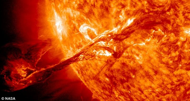 NASA-Solar-Dynamic-Observatory-Sun-Plasma-New-Years-Eve-2012