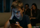 Bambini schiavi degli schermi: lo studio shock che allarma i medici