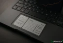Il futuro dei laptop? Un trackpad ePaper che mostra meteo, note e riunioni