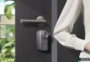 Xiaomi trasforma ogni porta in una smart lock: arriva la Self-Install Smart Lock
