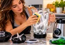 Come pulire il frullatore ed eliminare i cattivi odori: i consigli dei produttori